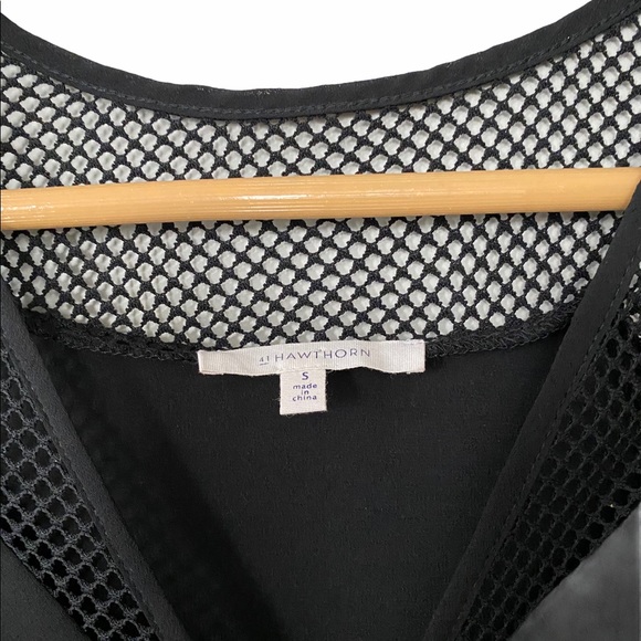 41 Hawthorne Sleeveless Gozo Mesh Faux Wrap Blouse - Picture 3 of 3